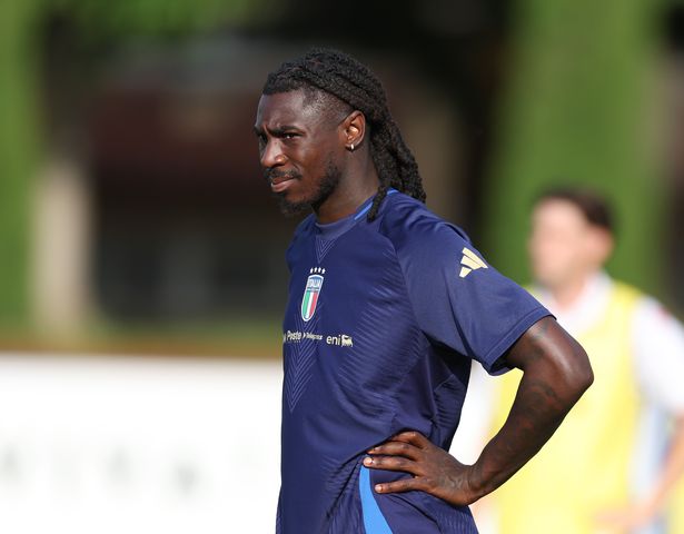 فلورنسا ، إيطاليا - 04 يونيو: Moise Kean من إيطاليا أثناء الدورة التدريبية في إيطاليا في Centro Tecnico Federale Di Coverciano في 04 يونيو 2025 في فلورنسا ، إيطاليا. (تصوير كلوديو فيلا - FIGC/FIGC عبر Getty Images)