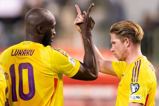 يحتفل Romelu Lukaku من بلجيكا بعد تسجيل هدف الفريق الرابع الذي تم إلغاؤه مع Kevin de Bruyne