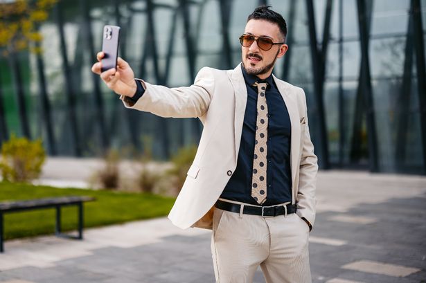 يمكن فحص الأشخاص الذين ينشرون عبر الإنترنت حول نمط حياة مع دخل لا يتطابق