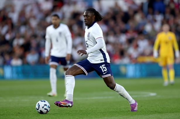 يسيطر Eberechi Eze of England على الكرة خلال المباراة الدولية الودية بين إنجلترا والسنغال في City Ground في 10 يونيو 2025 في نوتنغهام ، إنجلترا.