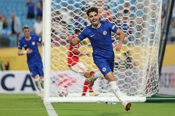 سجل بيدرو نيتو هدف تشيلسي الثالث في النصر على بنفيكا