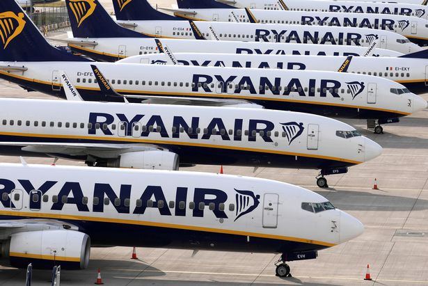 طائرات Ryanair متوقفة في موقف في مطار ستانستيد