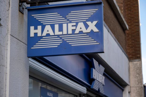 علامة على العلامة التجارية و High Street Bank ومقرض الرهن العقاري Halifax في 1 فبراير 2025 في Folkestone ، المملكة المتحدة. (تصوير مايك كيمب/في الصور عبر غيتي إيمايز)