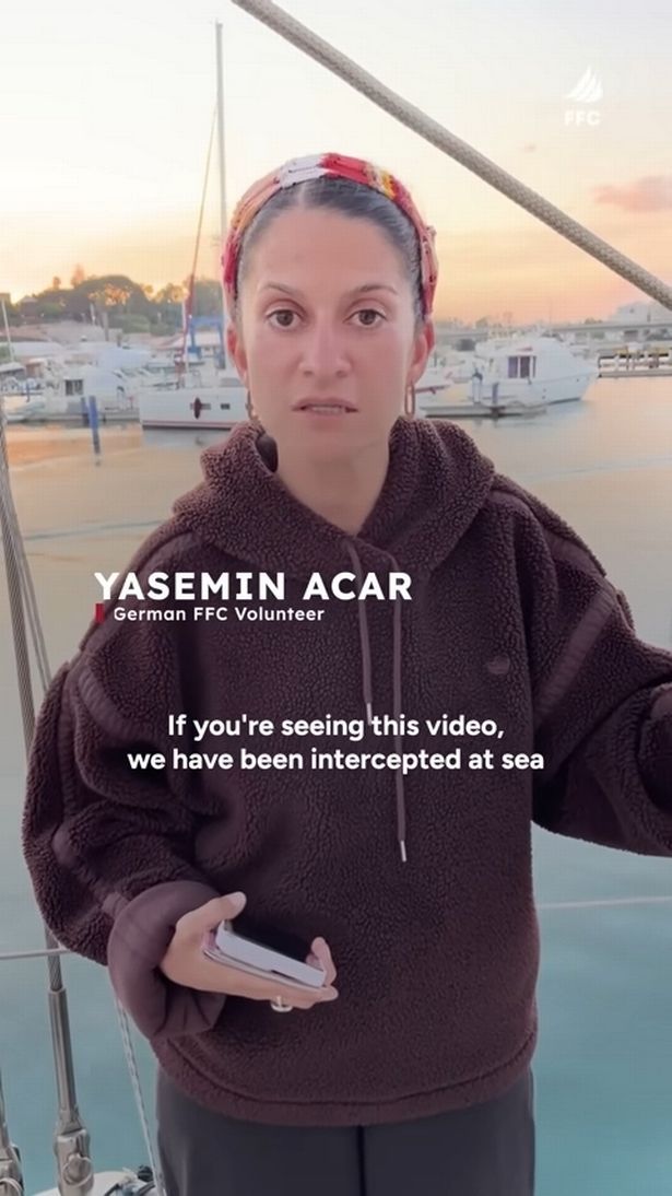 Yasemin Acar يعمل مع اللاجئين