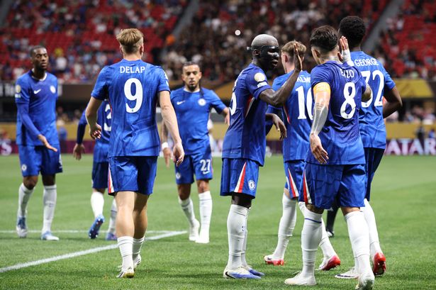 تشيلسي يحتفل خلال فوزه 2-0 على لوس أنجلوس FC