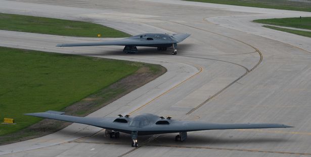صورة لقاذفة B-2 