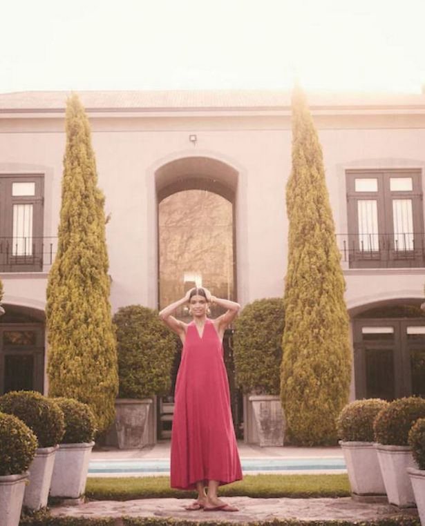 فستان Red Halterneck Maxi التالي مع الكتان