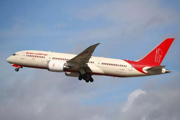 2GPDDAK AIRY India Boeing 787-8 VT-ANP مع زبدة خاصة تصور المهاتما غانديديبرنغ من مطار لندن هيثرو ، المملكة المتحدة