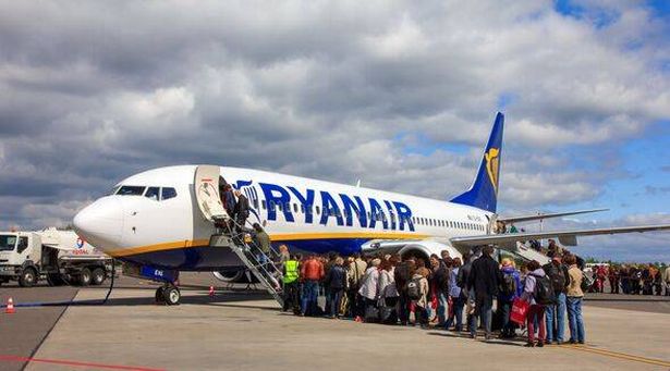 مقصورة الركاب في شركة الطائرات Ryanair