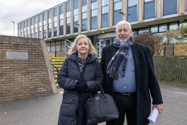 أمي و Day Joy Dove و Eric Whiting في محكمة الصلح Teesside في عام 2023