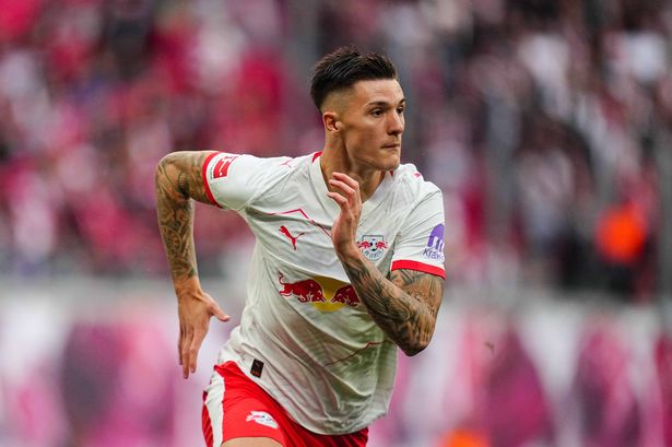 ينظر Benjamin Sesko من RB Leipzig خلال 1. تطابق البوندسليجا بين RB Leipzig و VFB Stuttgart في Red Bull Arena ، Leipzig ، ألمانيا في 17 مايو ، 2025 (تصوير Ulrik Pedersen/Nurphoto عبر Getty Images)