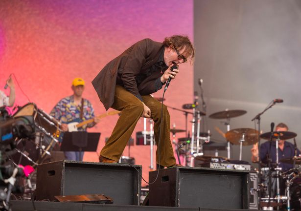 Jarvis Cocker من أداء اللب في مهرجان Glastonbury