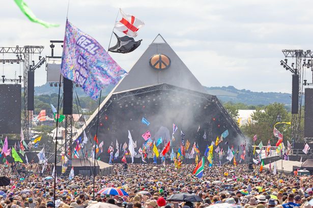 رود ستيوارت يلعب فتحة الأسطورة يوم الأحد في مهرجان Glastonbury الموسيقي 2025 