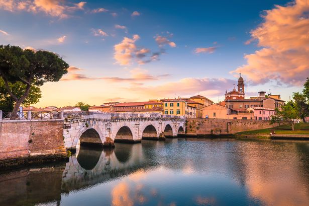 تحظى Rimini بشعبية لدى السكان المحليين لمناظره الخلابة وطعامها الجيد