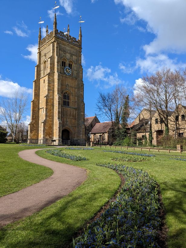 منظر لمارك Abbey في Evesham في يوم مشمس