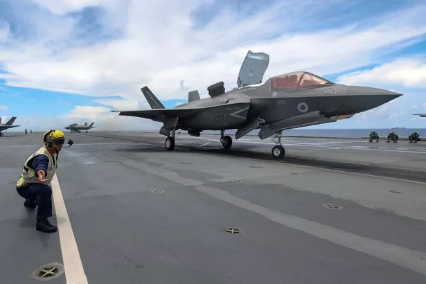 تقلع F35B القاتل من شركة النقل في المملكة المتحدة