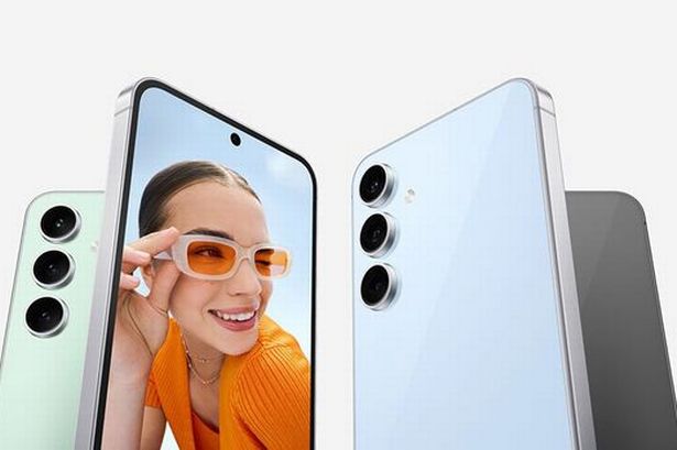 تقدم Sky هدايا مجانية بعقود Samsung S24 Fe 