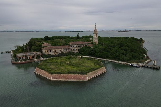 منظر لجزيرة Poveglia المهجورة