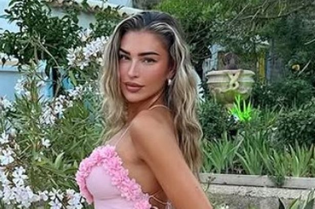 زارا مكديرموت أمواج الشاطئ 