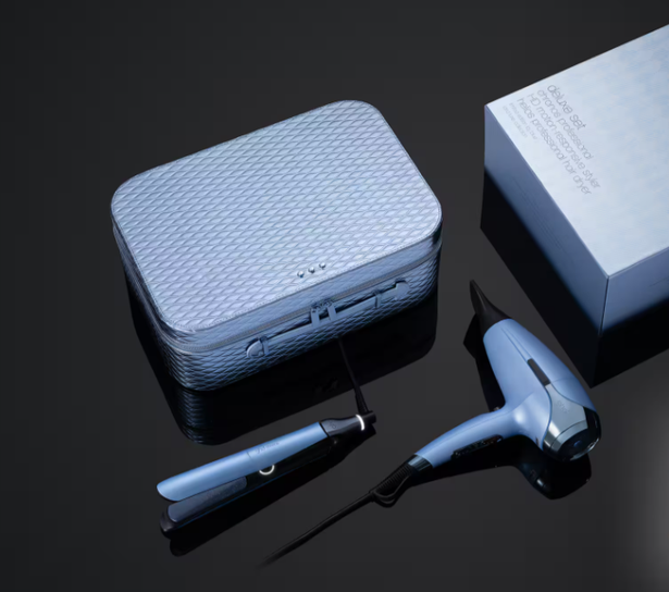 مجفف الشعر Deluxe GHD ومجموعة هدايا صكرية 