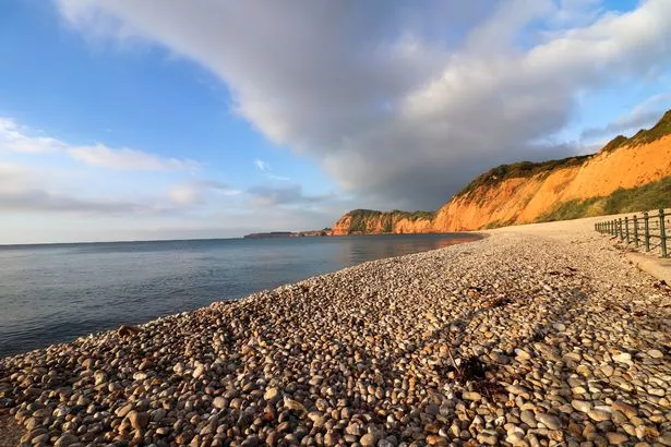 Sidmouth صورة لشاطئ Sidmouth في Devon.
