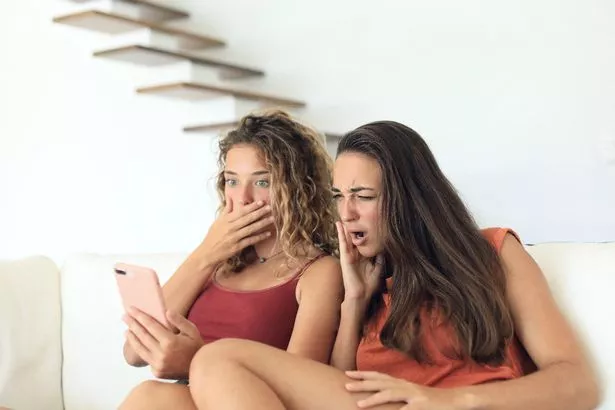 الفتيات المراهقات ووسائل التواصل الاجتماعي