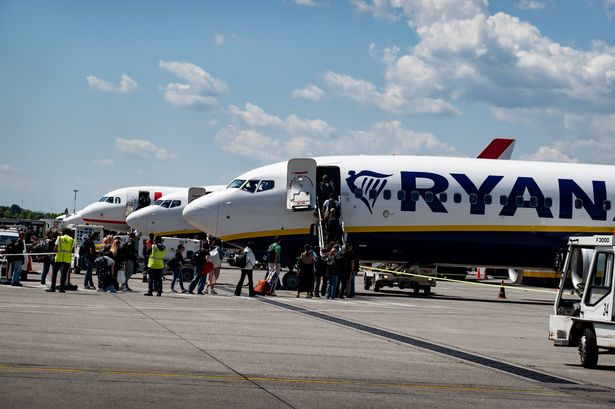 ركوب الركاب طائرة Ryanair في مطار Orio Al Serio في بيرغامو ، إيطاليا ، في 18 مايو 2025