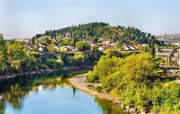 منظر من Podgorica مع نهر Moraca