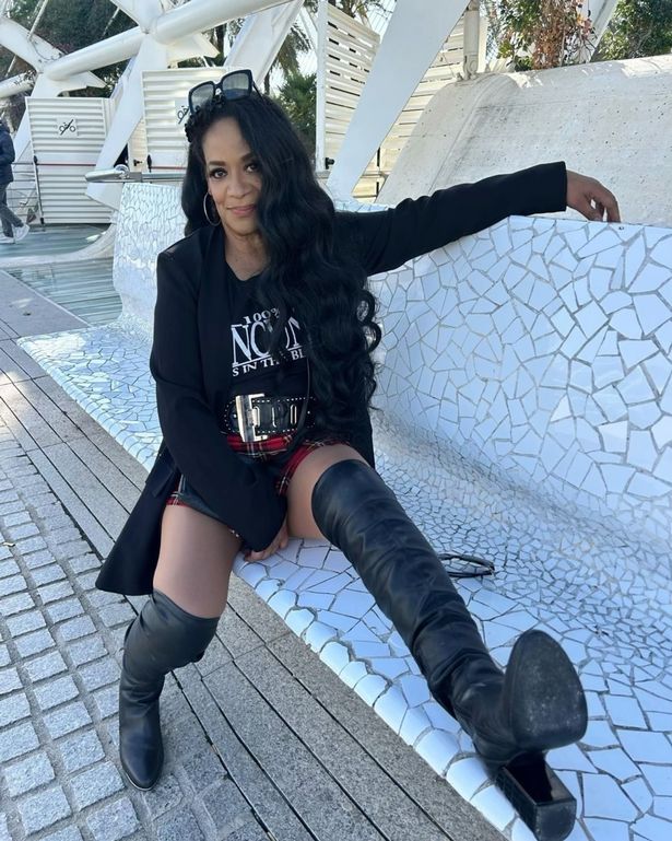 يبدو أن أيقونة X Factor مختلفة تمامًا عن عقدين من برنامج الواقع الناجح