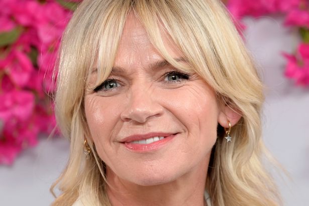 Zoe Ball يرتدي أبيض على السجادة الحمراء
