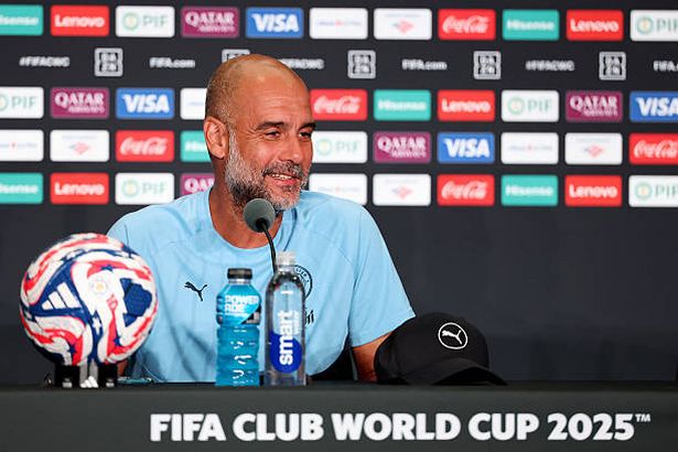 يتحدث بيب غوارديولا ، مدرب مانشستر سيتي ، خلال المؤتمر الصحفي قبل مباراة كأس العالم للنادي FIFA 2025 بين مانشستر سيتي ويداد AC في لينكولن ميداني في 17 يونيو 2025 في فيلادلفيا ، بنسلفانيا.