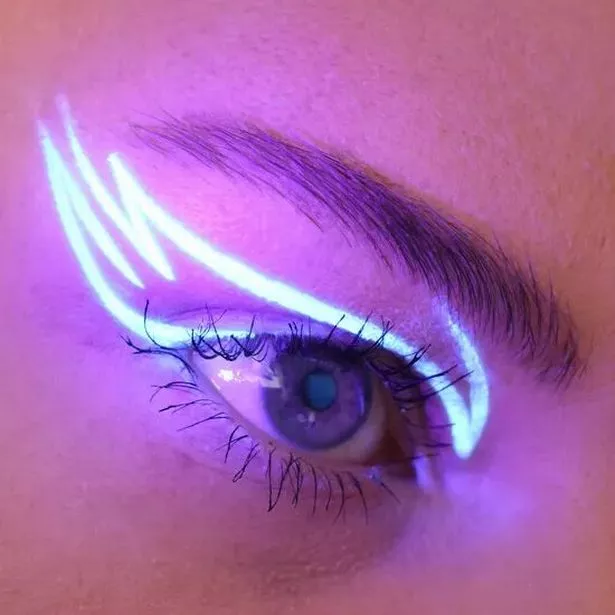 Glisten Cosmetics UV ذلك! واضحة كحل الأشعة فوق البنفسجية