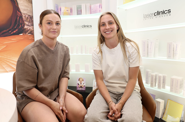 Aggie Beever-Jones و Ruby Mace في Laser Clinics UK.