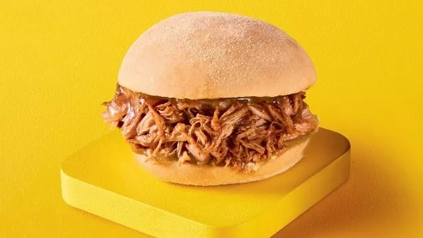 Greggs New BBQ سحبت لحم الخنزير Sandiwch مع سلو