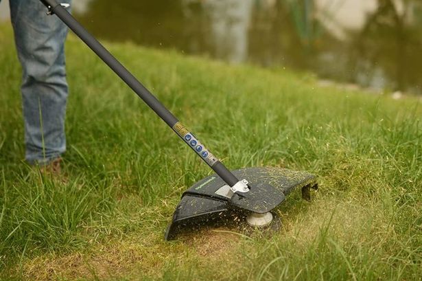 Greenworks 40V Cordless Brushcutter Grass Strimmer