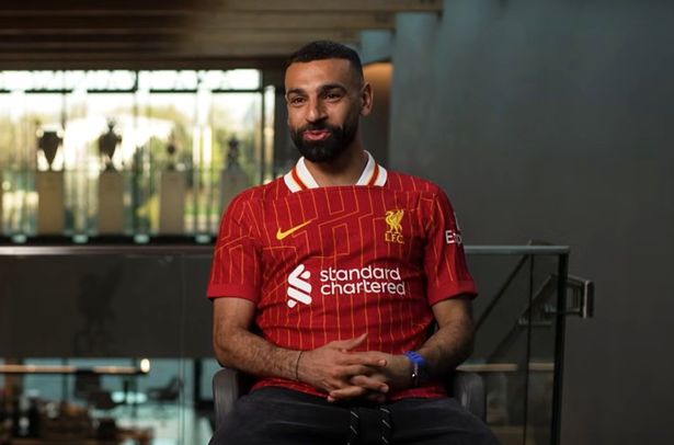 محمد صلاح يتحدث بعد توقيعه على تمديد عقد ليفربول