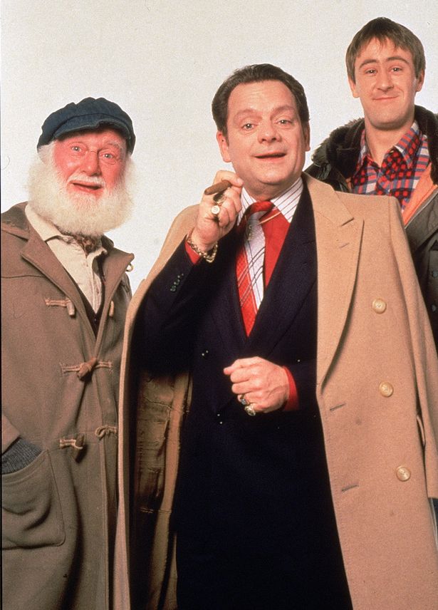 فقط الحمقى والخيول - إرث الضفدع (عيد الميلاد الخاص 1987). عروض الصورة (LR) Buster Merryfield في دور العم ألبرت ، وديفيد جيسون في دور ديريك ديل بوي ونيكولاس ليندهورست في دور رودني تروتر