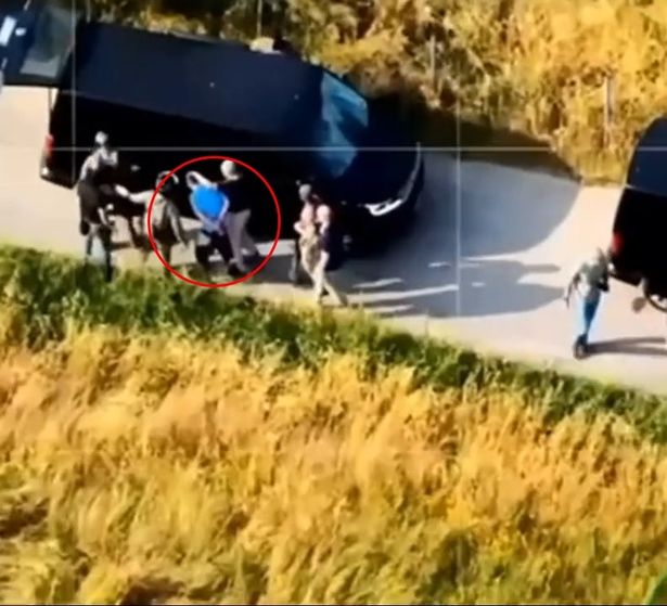 صورة فاسيلي فروموزاش التي يتم إلقاء القبض عليها من قبل الشرطة