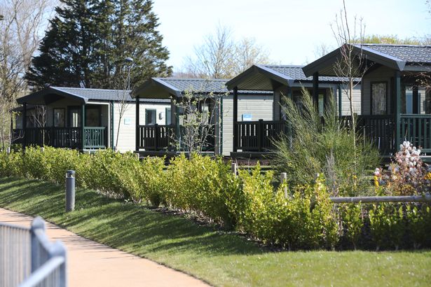 ميزة في معسكر Hafan Y Mor Holiday Camp في Pwllheli إعادة فتح والتكيف مع تأمين Covid 19 مع سهولة بعض القيود ولكن لا تزال هناك أخرى.

