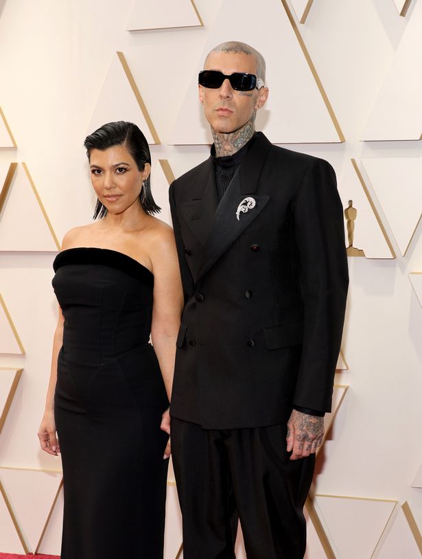 Kourtney Kardashian و Travis Barker في حفل توزيع جوائز الأوسكار 2022