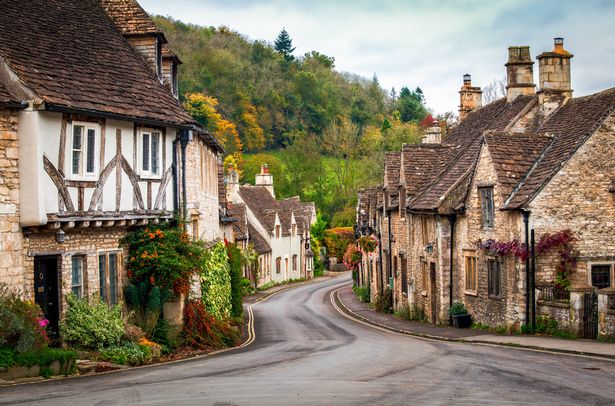 Castle Combe in the Fall ، Wiltshire ، England
