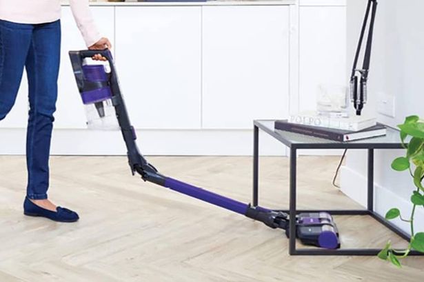 Amazon يقطع 100 جنيه إسترليني قبالة فراغ Shark's Cordless Stick 