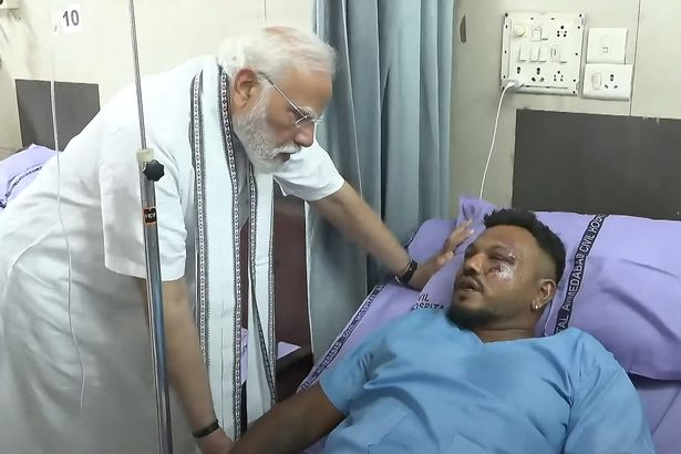 يقع Vishwash Kumar Ramesh في سرير المستشفى
