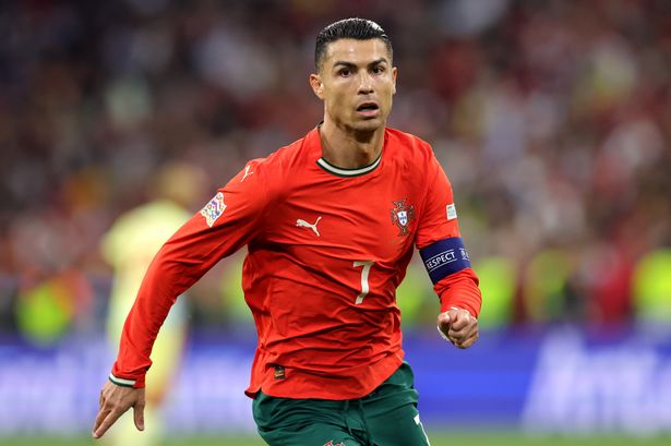 كريستيانو رونالدو يطرح مع ابنه لعيد الأب