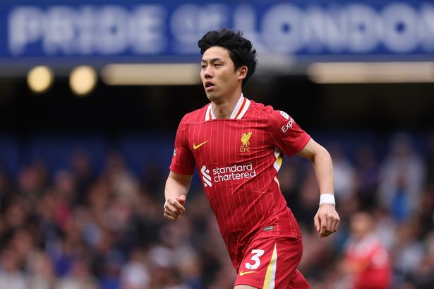 واتارو إندو يلعب مع ليفربول ضد تشيلسي