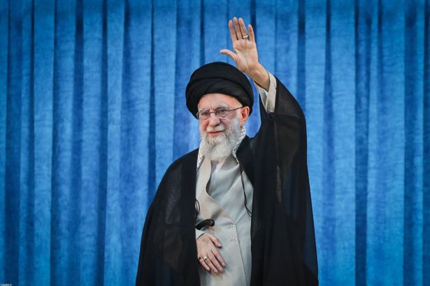 هدد الزعيم الأعلى آية الله علي خامني 
