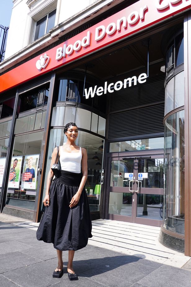 عارضة الأزياء Jourdan Dunn ، خارج مركز Brixton Blood Donor ، جنوب لندن ، حيث تبرعت بالدم لتسليط الضوء