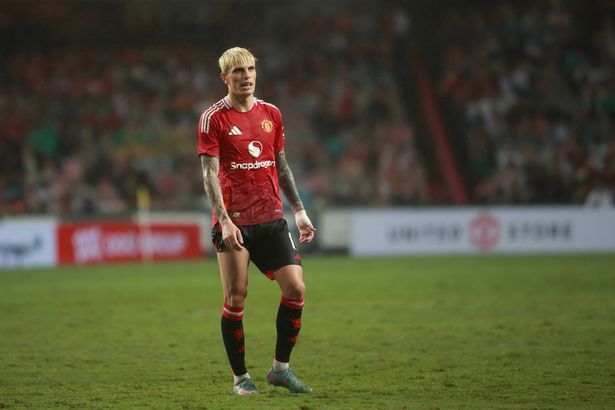 Alejandro Garnacho خلال هونغ كونغ ضد مان UTD