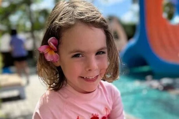 Marigold Jessie McCallum ، أربعة ، تقاتل من أجل حياتها في المستشفى بعد سقوطها من منزل شجرة