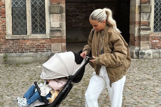 تتحول مولي ماي إلى علامة Michelle Keegan's Go-to Pram